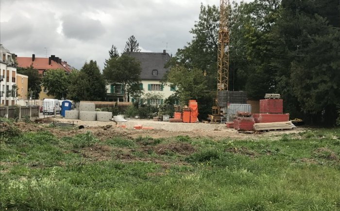 Bau